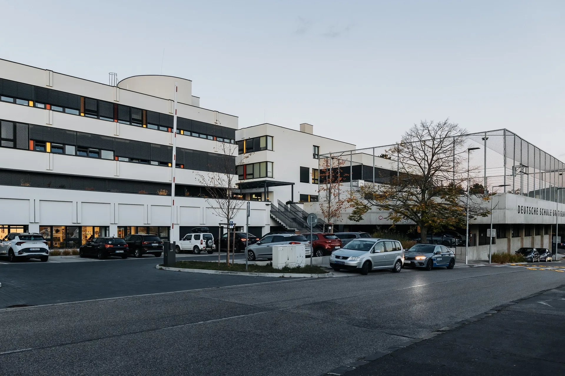 Vonkajšie žalúzie na Deutsche schule v Bratislave