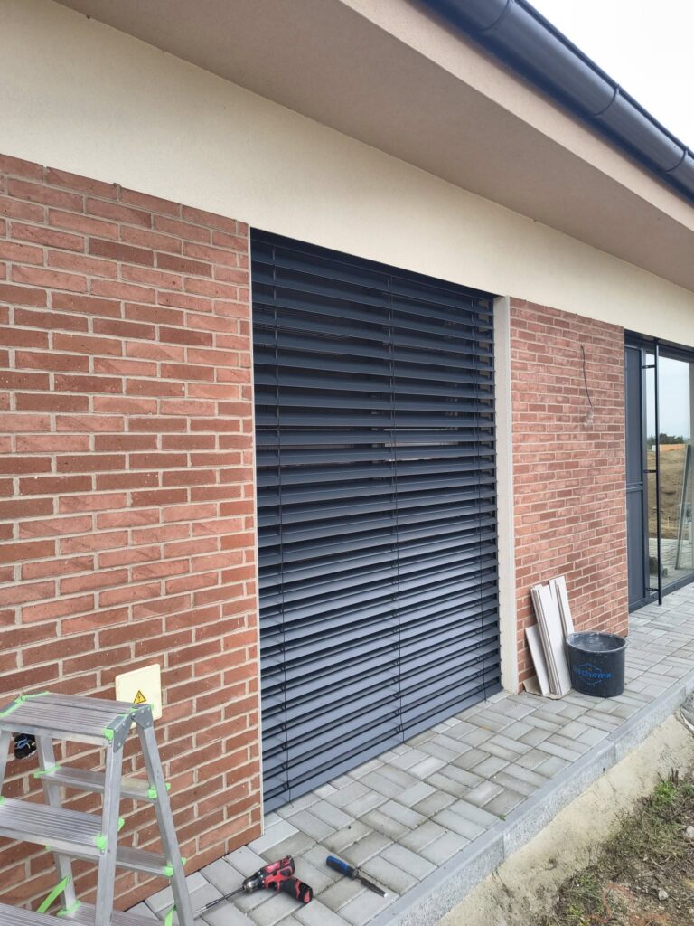 Žalúzie NEVA na francúzskom okne