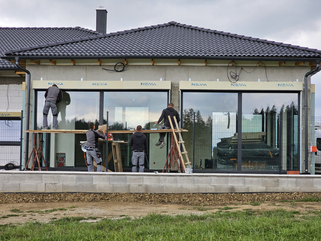 Veľké okná a príprava na žalúzie NEVA