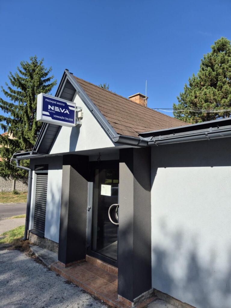 Svetelná reklama NEVA- Roll Trade Prievidza