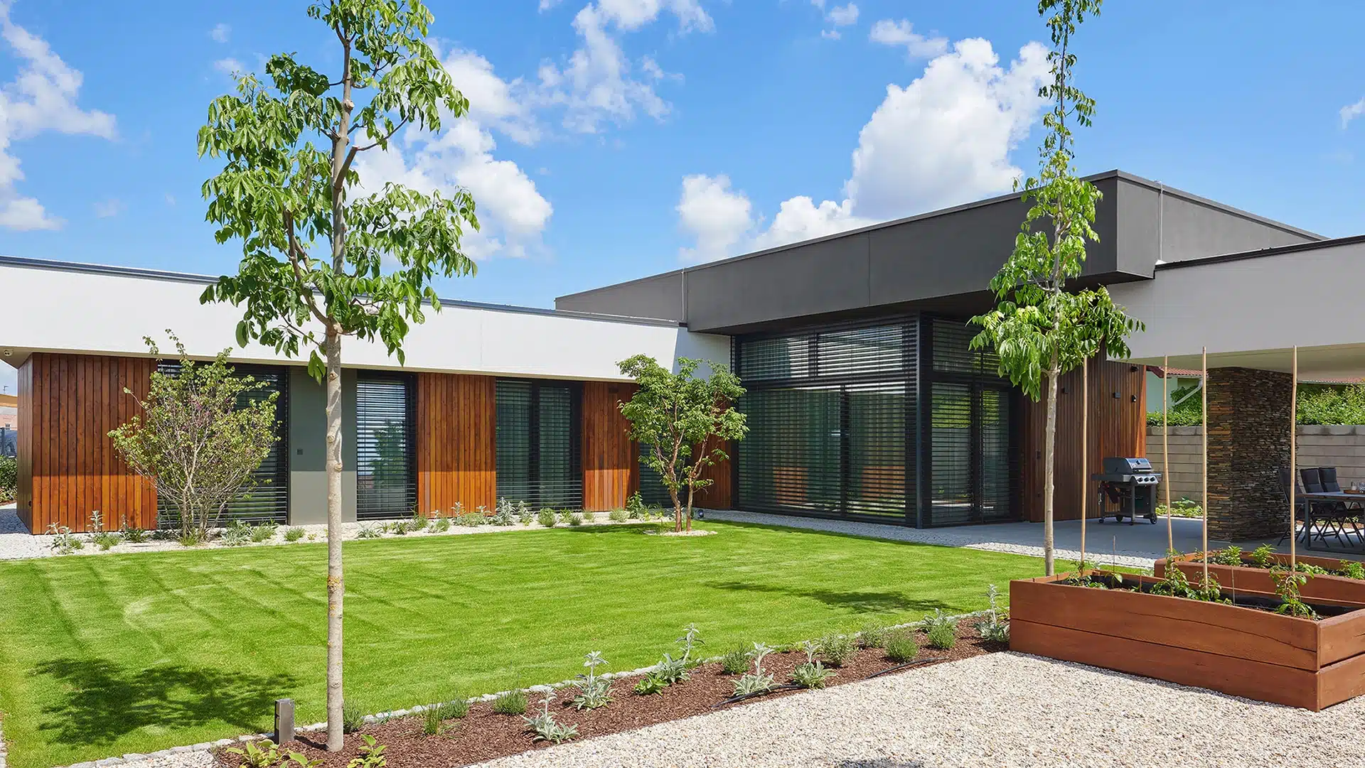 Moderná vila so žalúziami NEVA