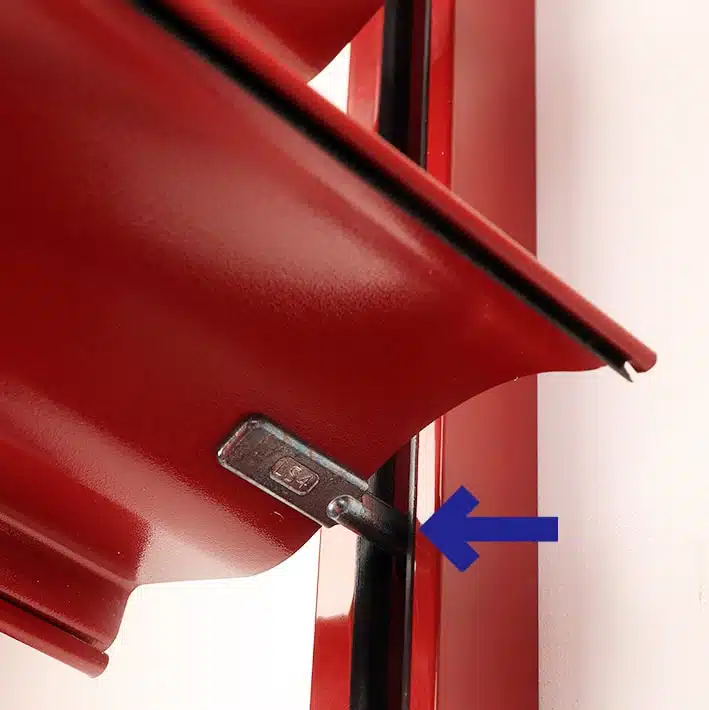 Eliptický (oválny) kolík vo vodiacom profile žalúzie