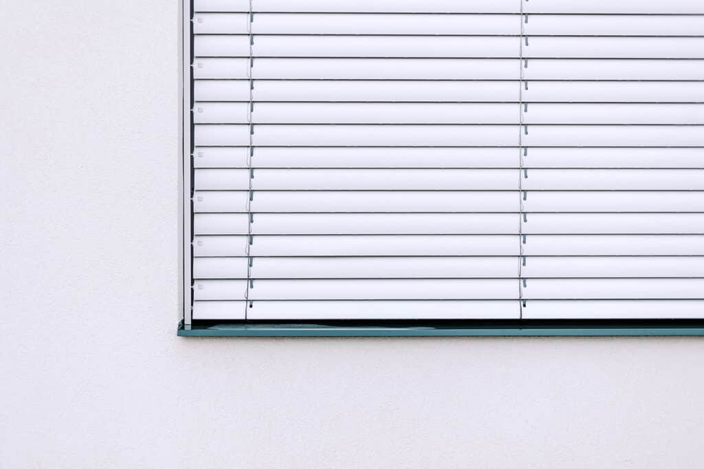 Zatvorené žalúzie v tvare C - NEVA C80