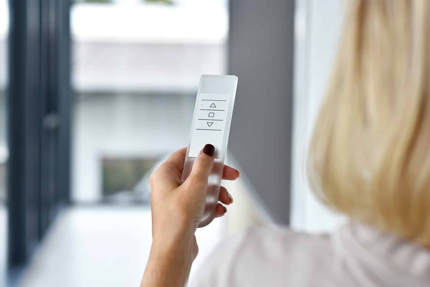 žena s diaľkovým ovládačom Gaposa